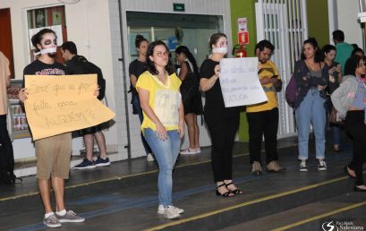 Setembro Amarelo: estudantes de Psicologia realizam ato de sensibilização        